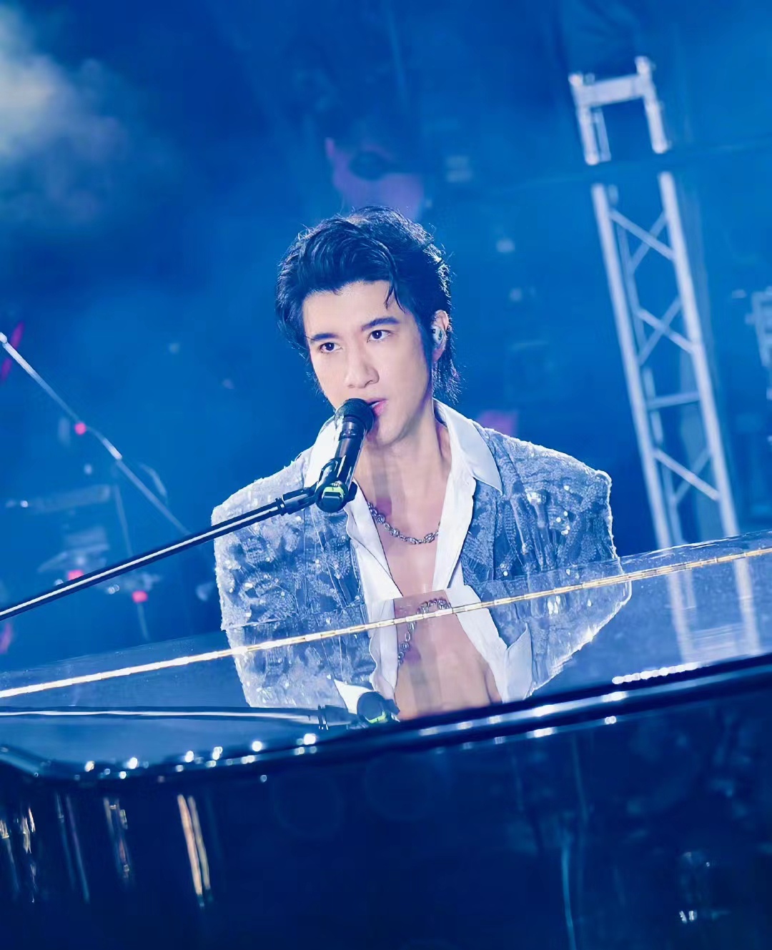 两位天王级歌手的演唱会接二连三叫停,着实让人费解!