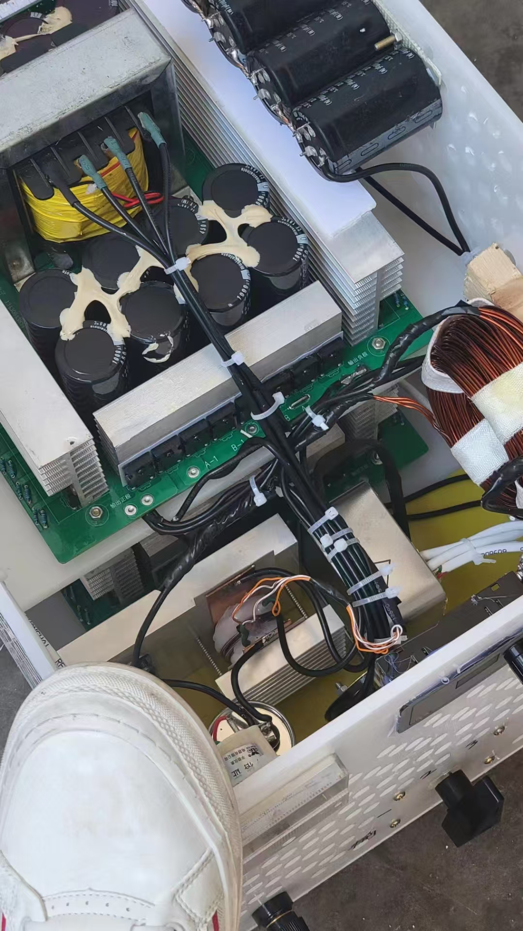 邱国现吸力王捕打鱼器视频演示大功率吸鱼器目前吸鱼最好的逆变器