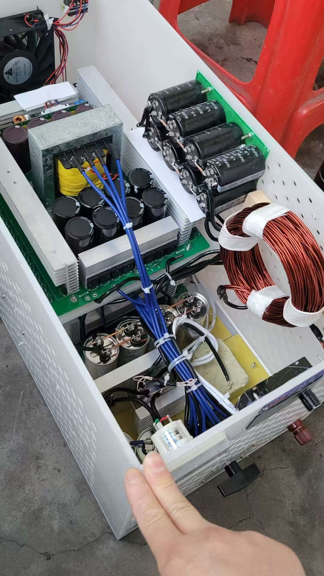 邱国现吸力王捕打鱼器视频演示大功率吸鱼器目前吸鱼最好的逆变器