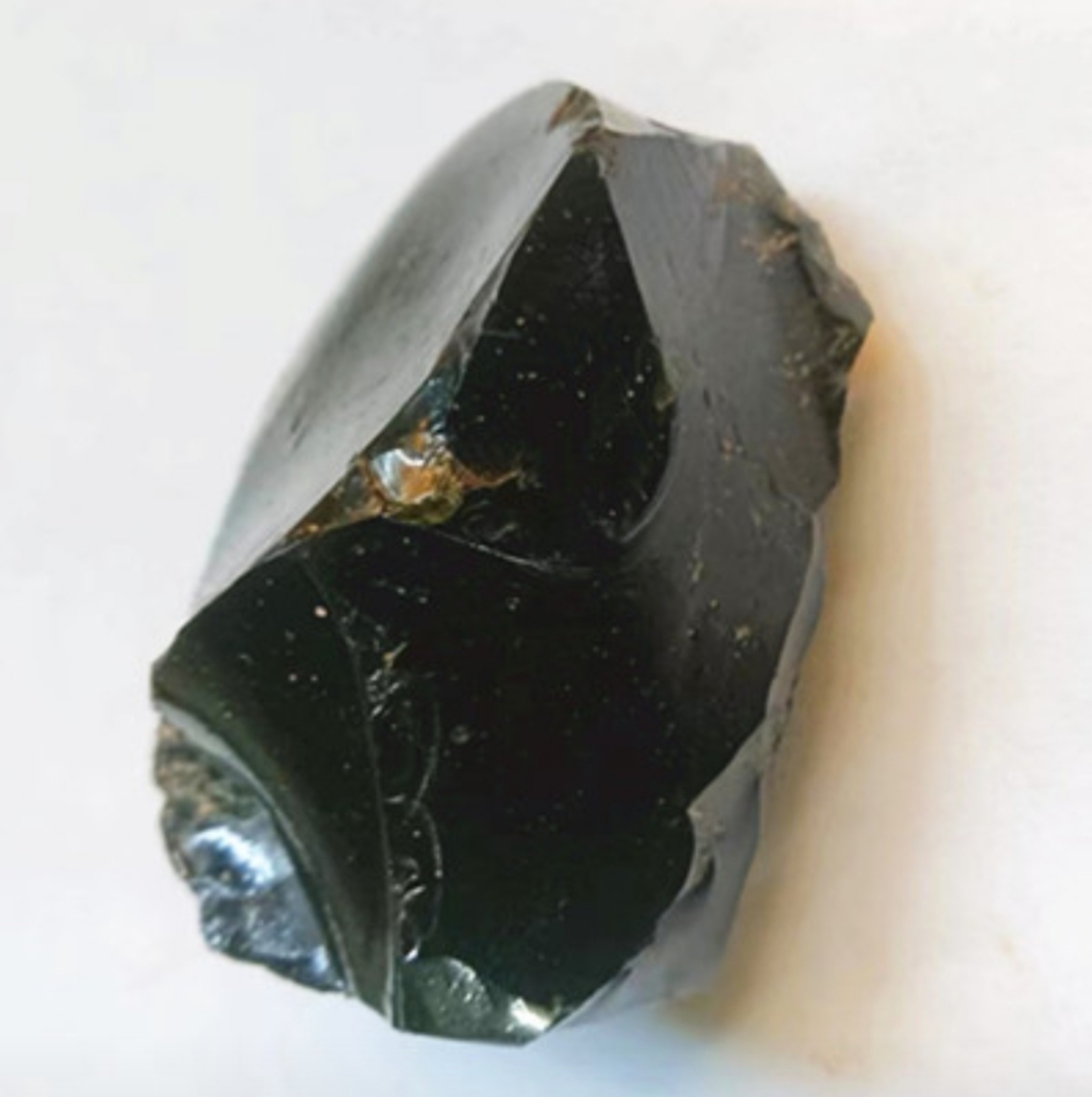 珍贵的玻璃陨石