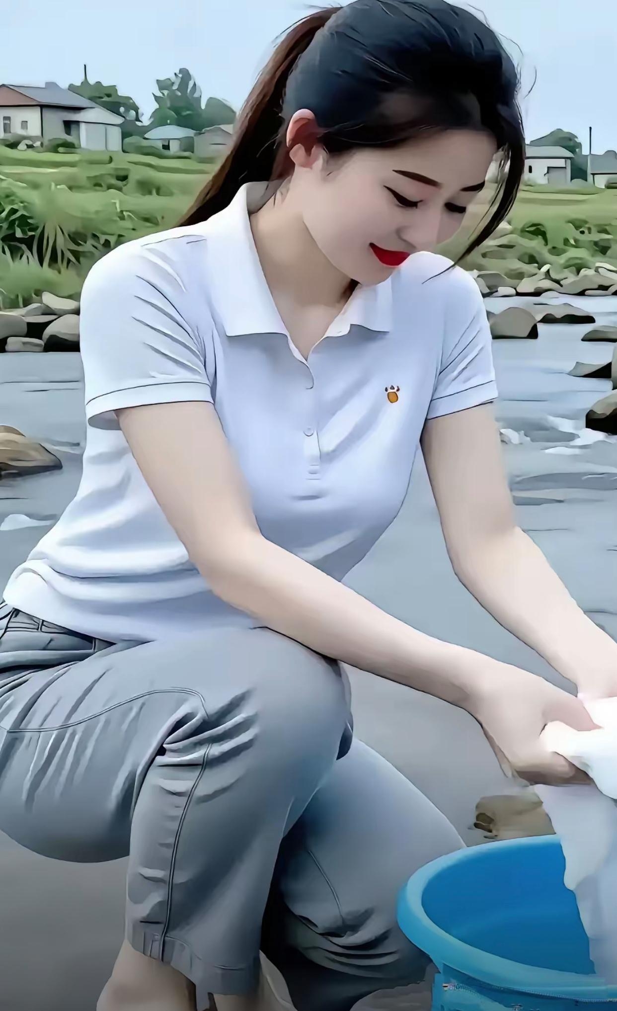 河边空气清新两岸绿树成荫有鸟的笑声有虫儿的歌声有蜜蜂的柔情蜜