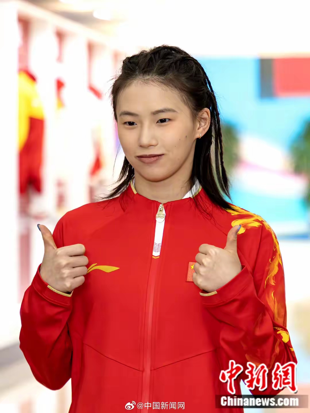 陈芋汐扎着可爱的小辫子出席很漂亮的小姑娘