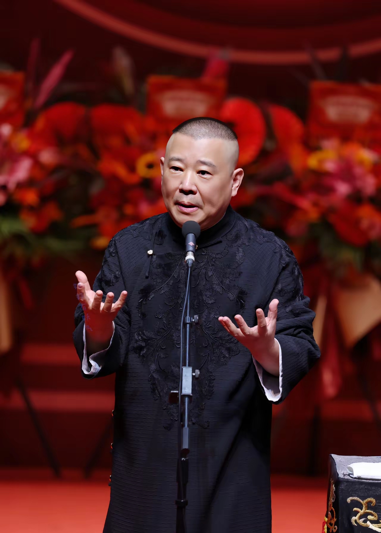 郭德纲最近可能有点慌不是因为徒弟们的离合而是大儿子郭麒麟死活不
