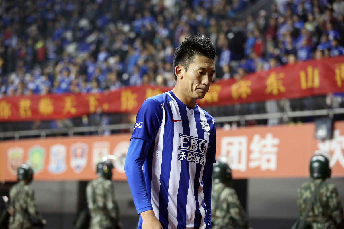 国足门将颜骏凌神扑救主，零封对手
