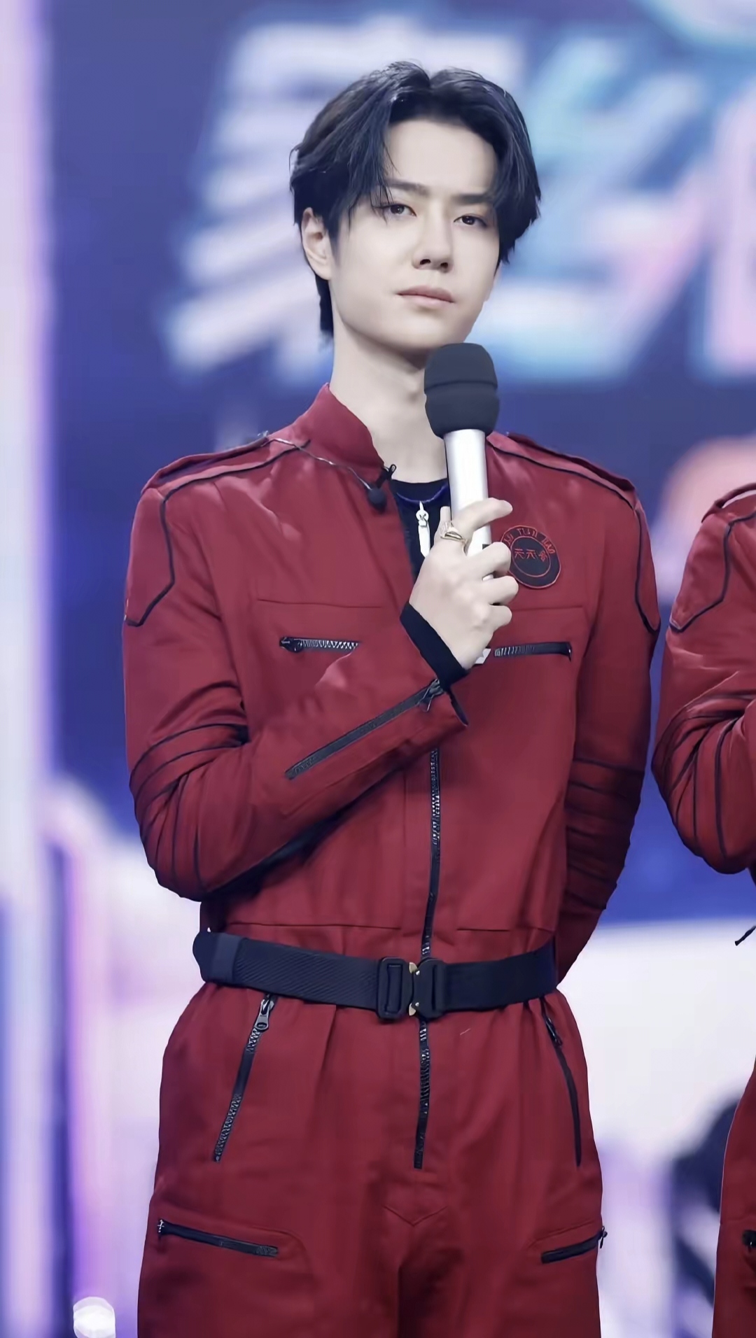 王一博生图直拍,这一组红色连体衣造型的王一博,你们见过吗?