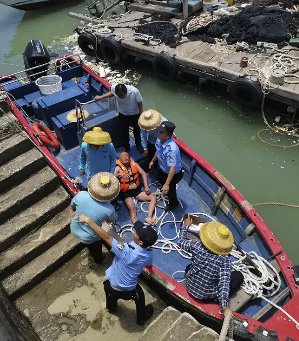 6月13日,宁夏的朱某寒父子在海南澄迈海边游玩,谁