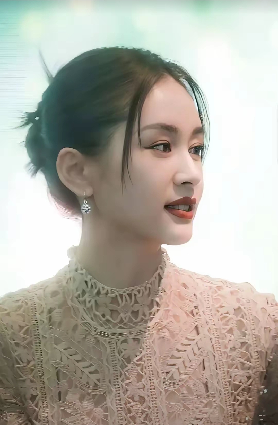 主持人问38岁的王子文为何不结婚她表示当下一心搞事业其他都不