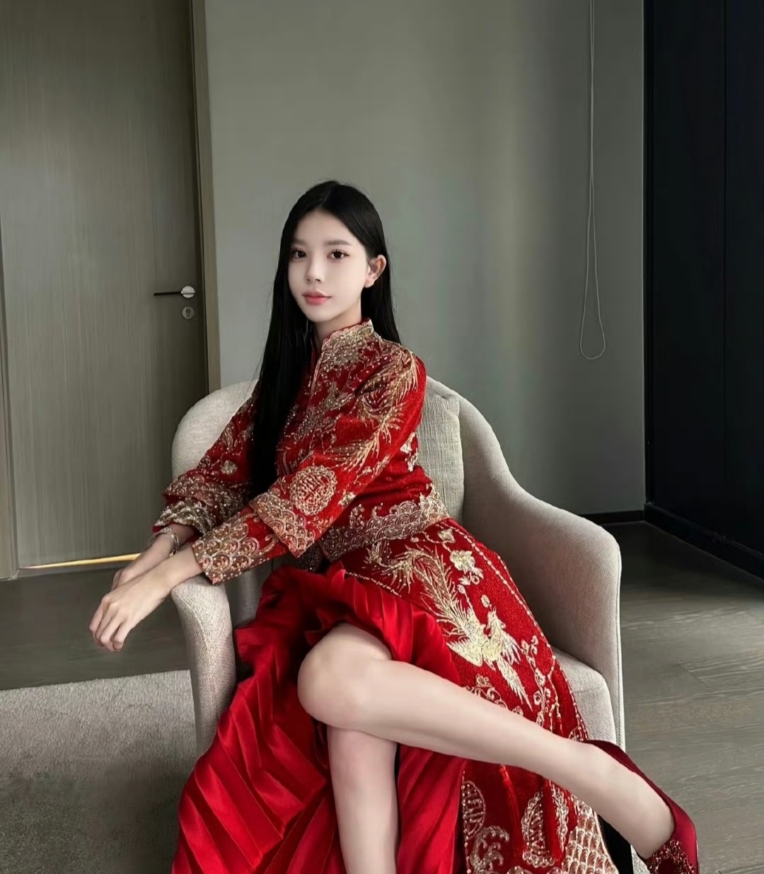 待嫁的新娘子,美腿穿肉丝还是黑丝呢?