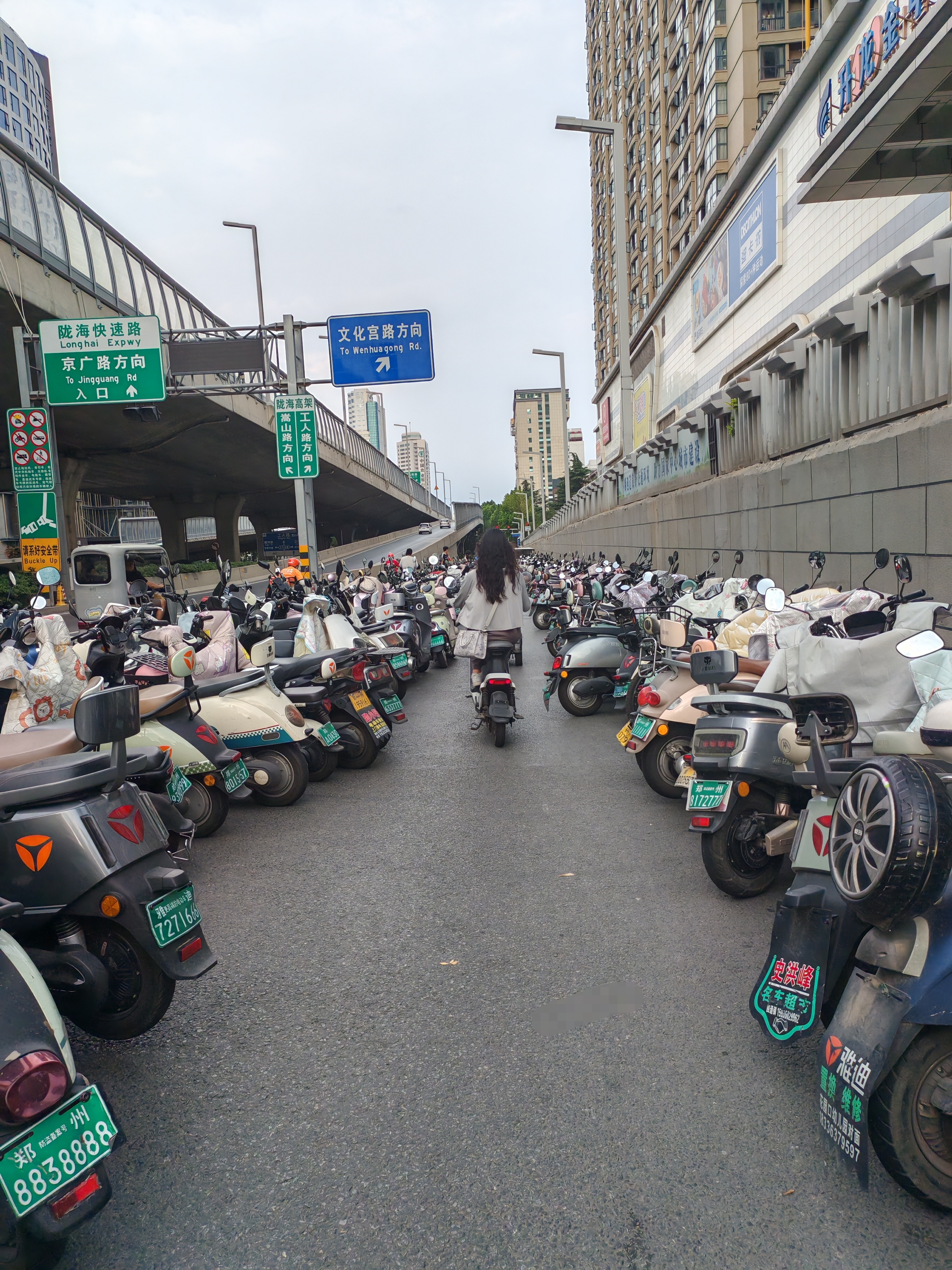 快来街头练习电动车科目二吧!