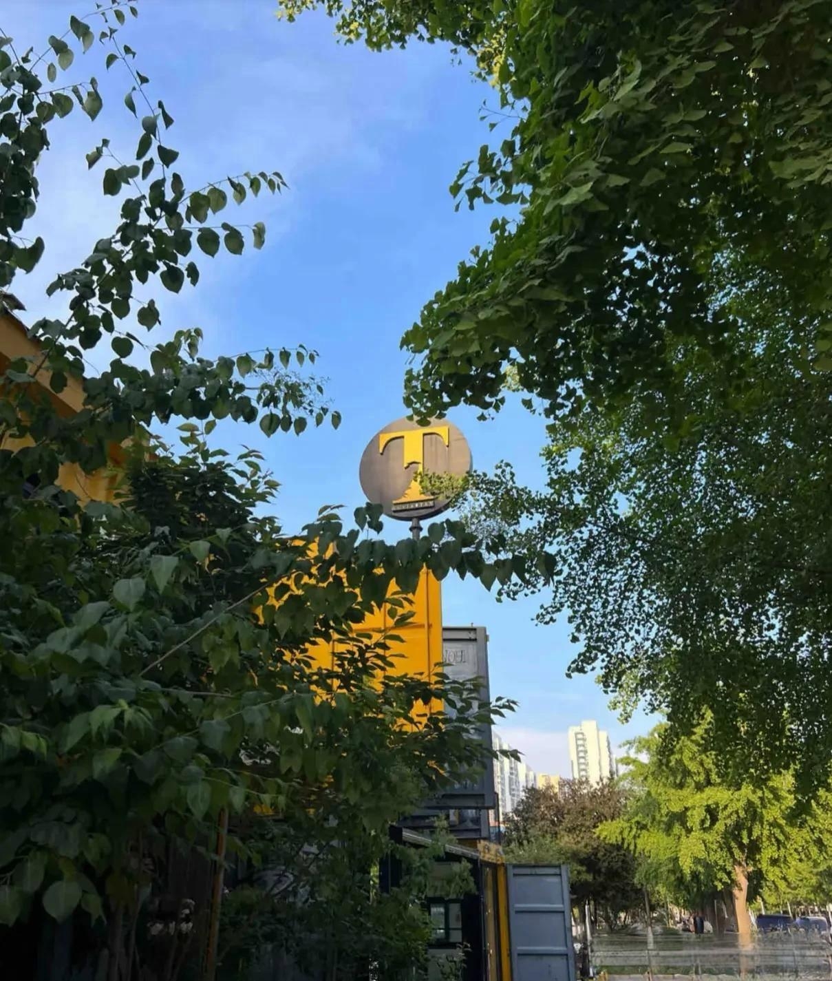 保定主城区的建筑风格很特别老街和新楼混在一起看着还挺和谐