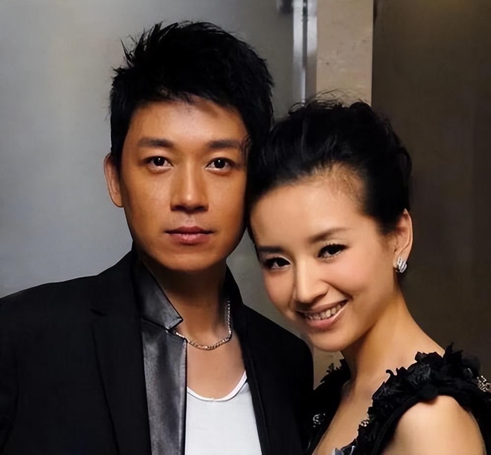 2012年10月20日凌晨,董洁工作室突然发声明,说潘粤明"嗜赌成性,粗暴无