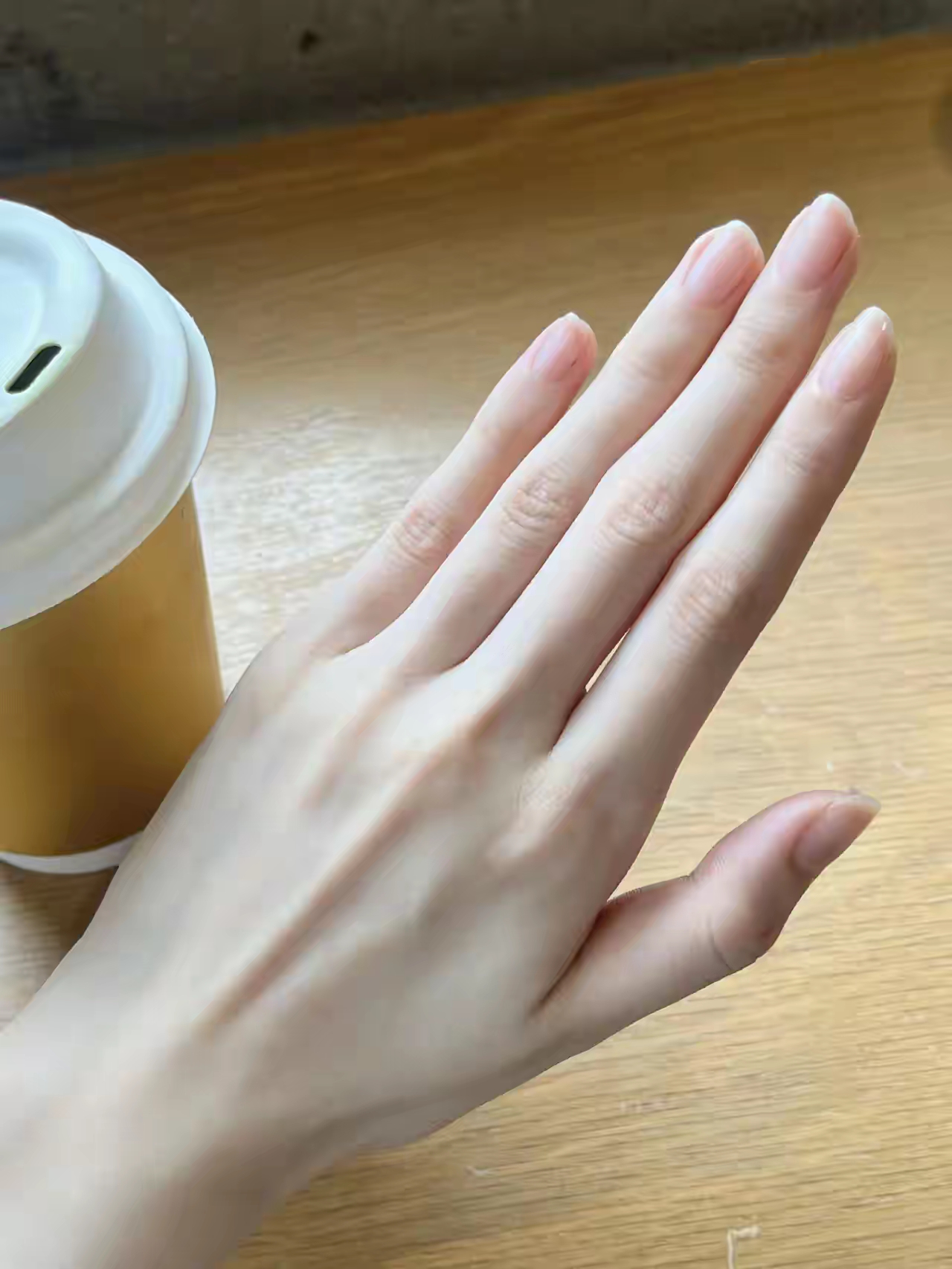 办公室的姐妹们都夸我手好看,还说我可以去当手模呢