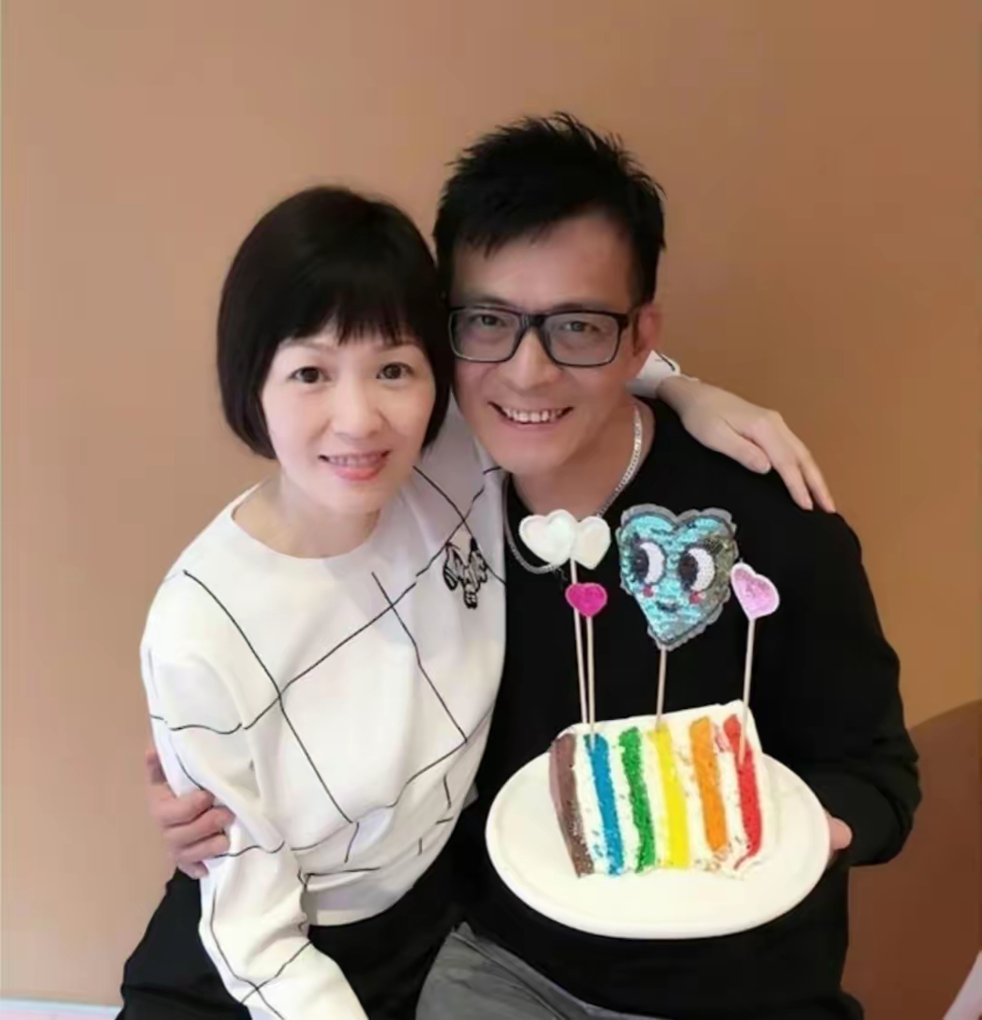 谁能想到荧幕上的硬汉前tvb男星,竟在镜头前哭成泪人!