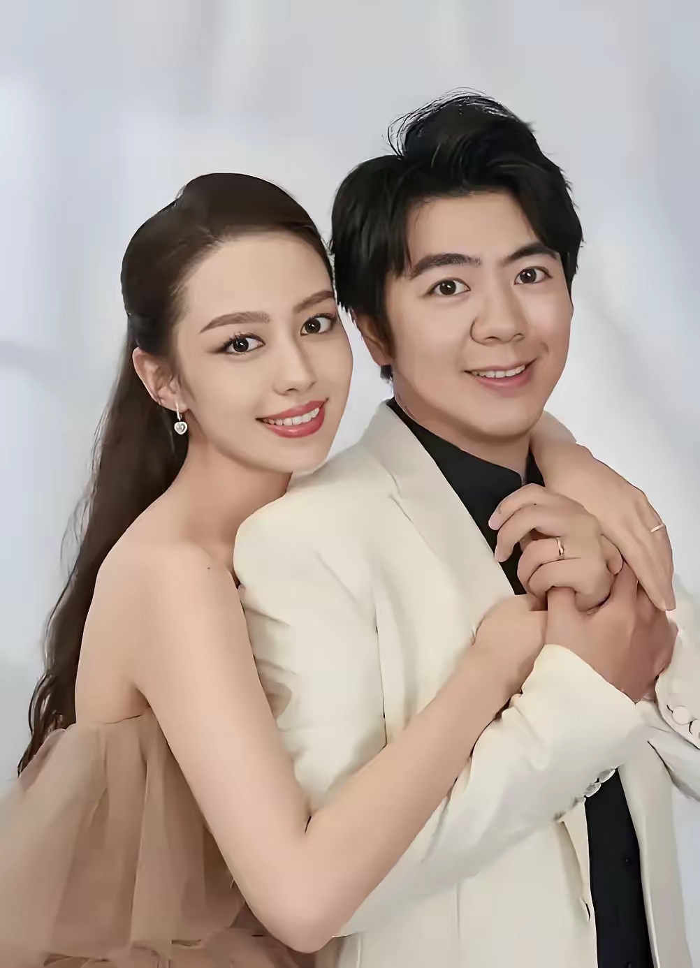 吉娜分享的孕肚照真的太让人动容了!