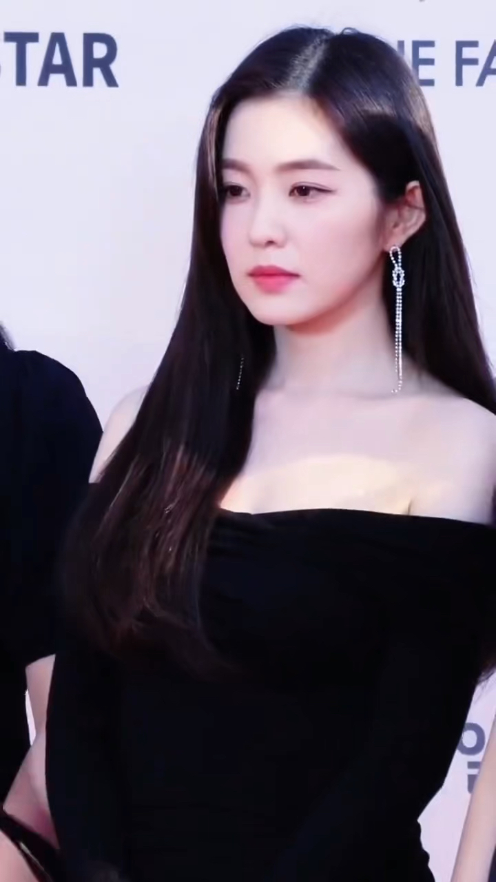 韩国女团裴珠泫出席活动