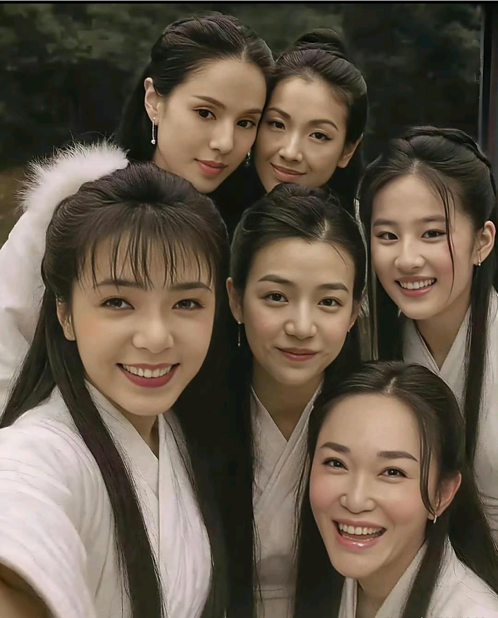 1960年南红饰演的小龙女,是最早出现在荧幕上的小龙女,中规中矩