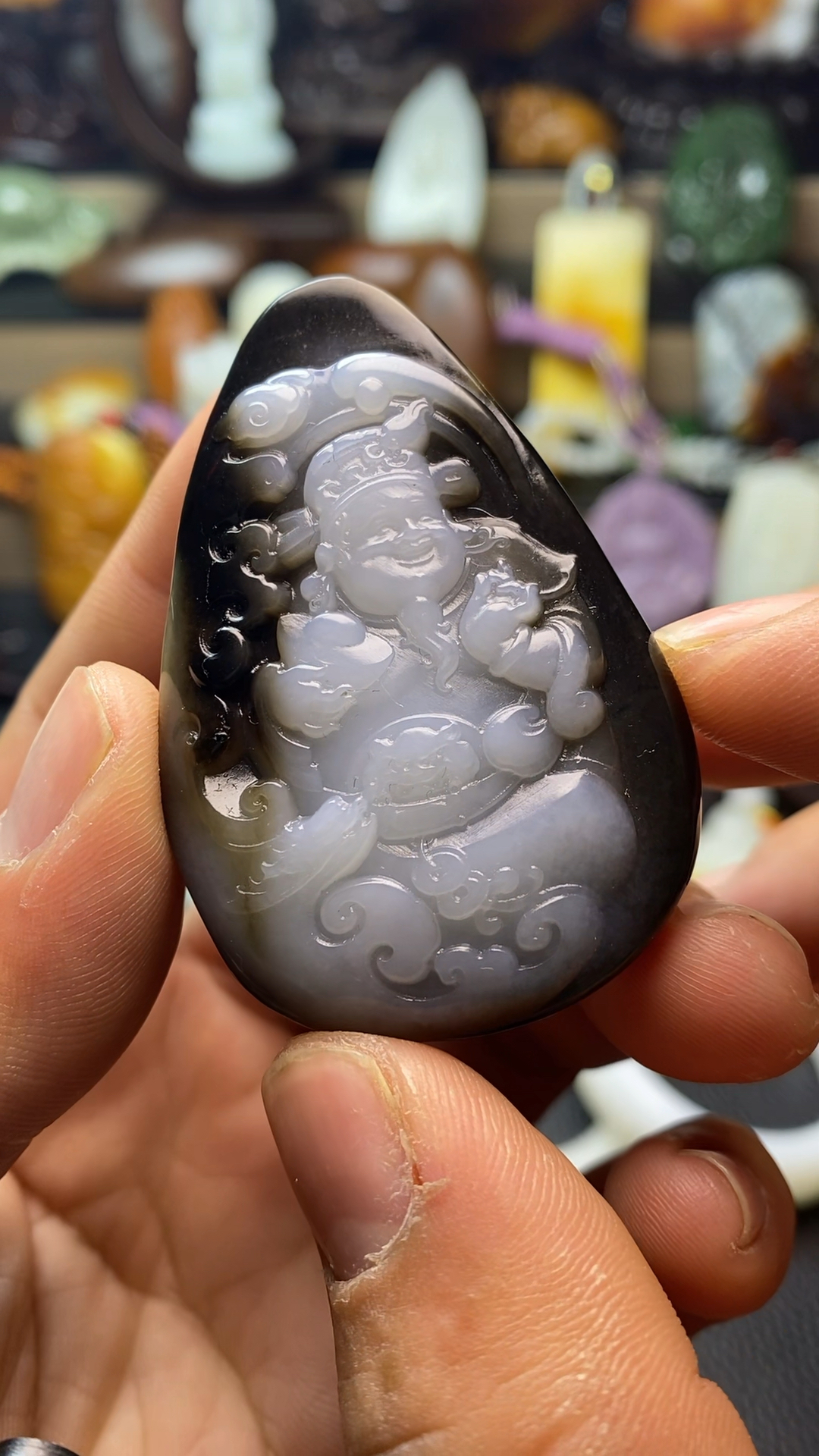 新疆和田玉籽料黑白分明财神