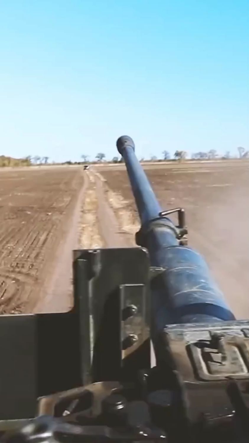 60式57毫米高射炮进行射击画面