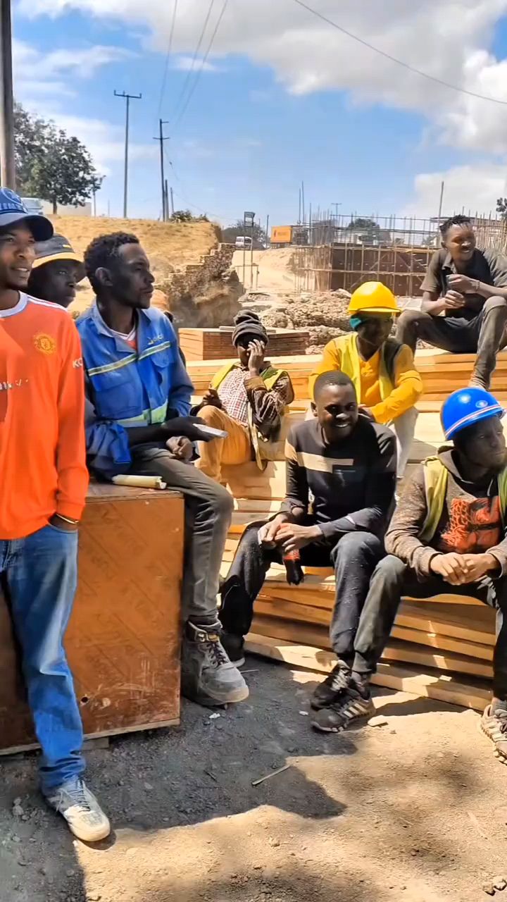 非洲工地上的工人们