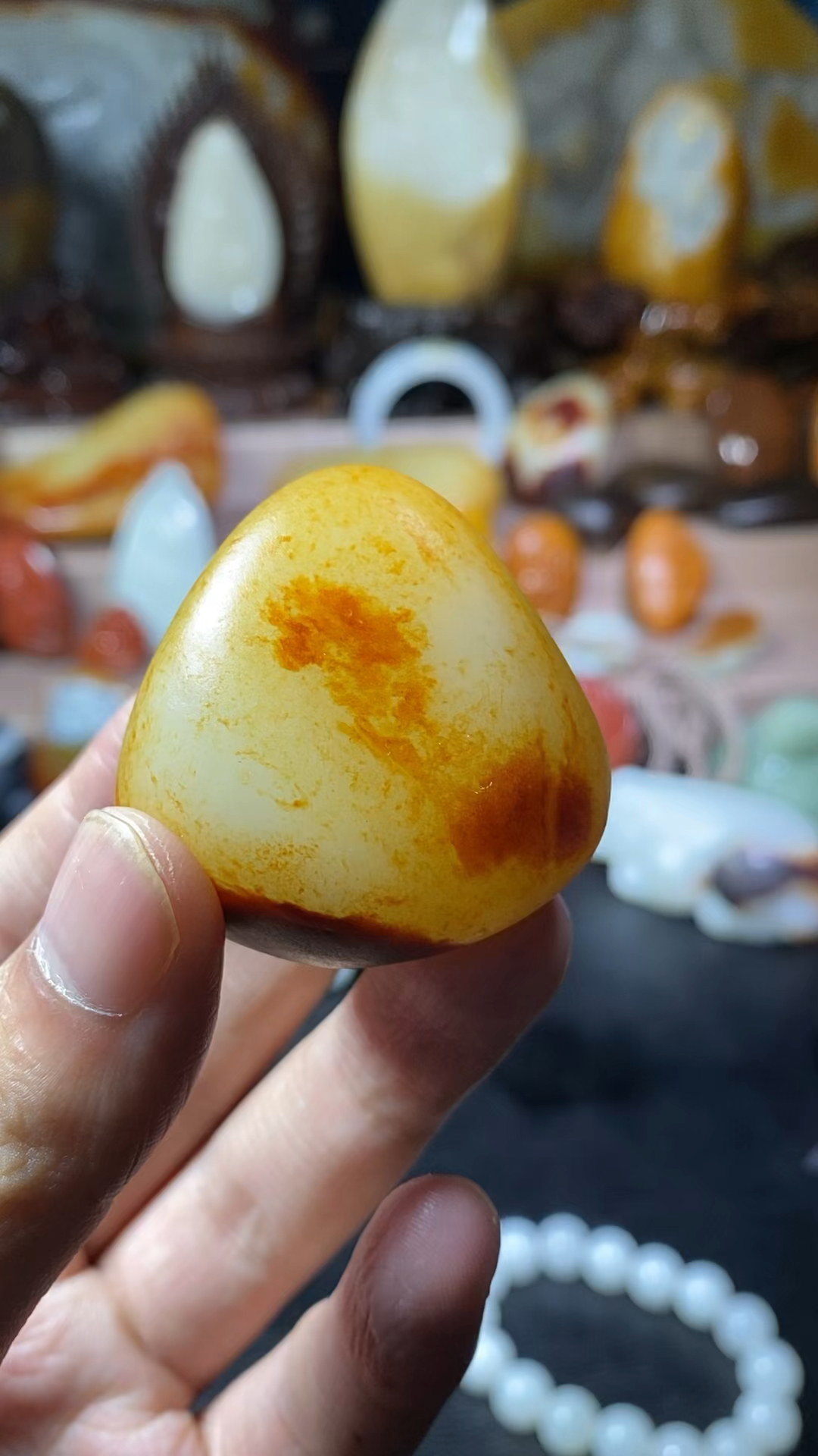 新疆和田玉原石手把件