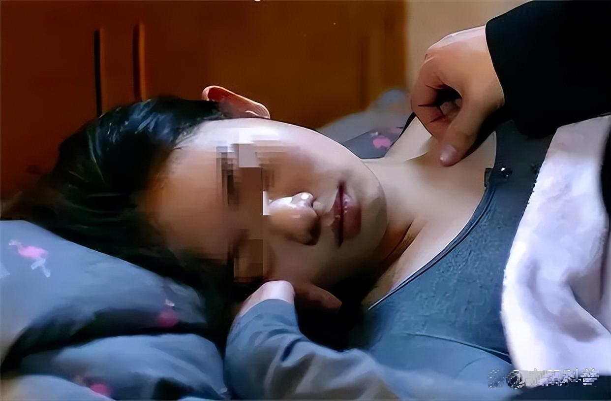 天刚擦黑,城里的喧嚣慢慢歇了,钟强从厂里出来,累