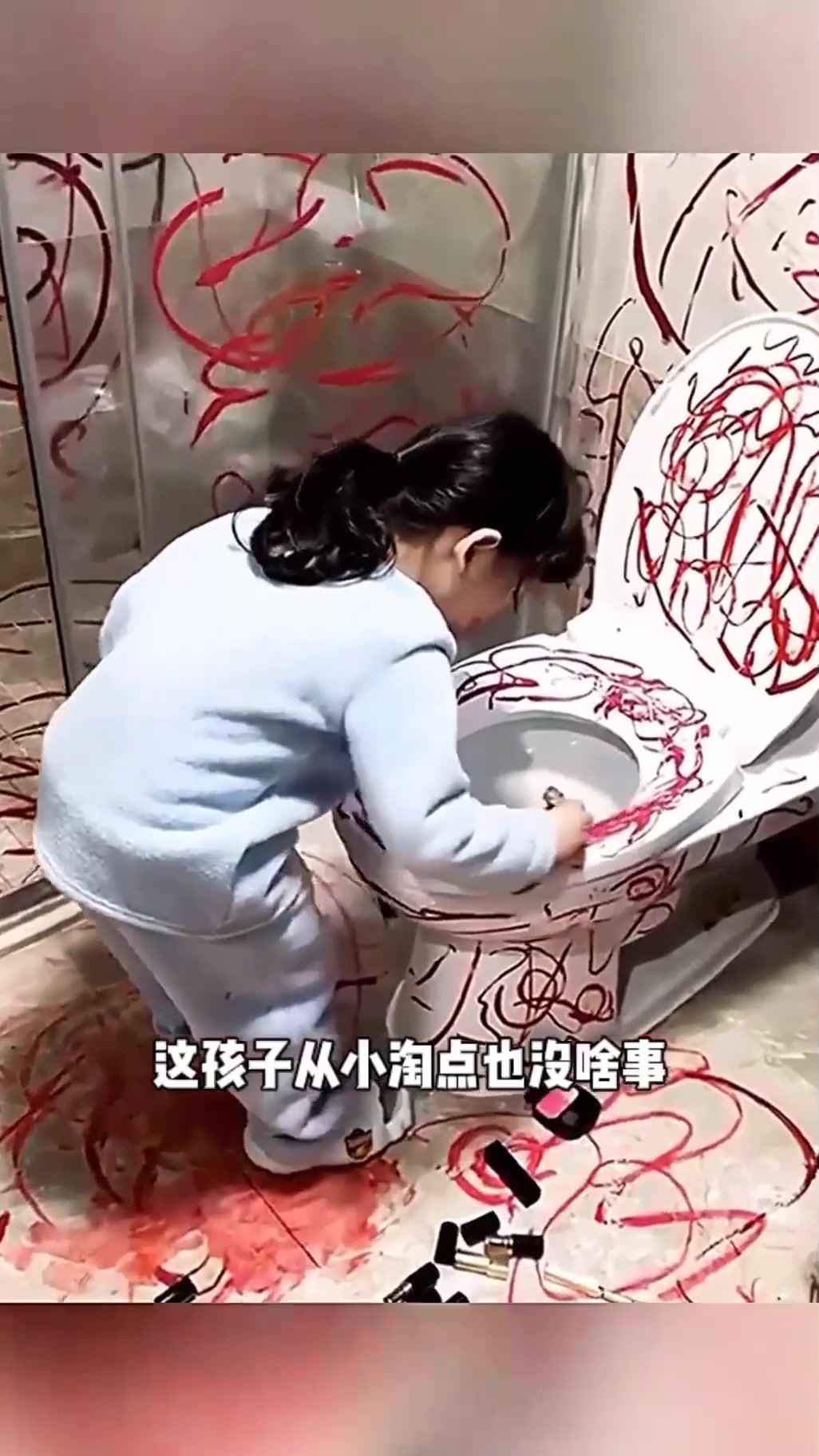熊孩子画马桶,把家长气坏了