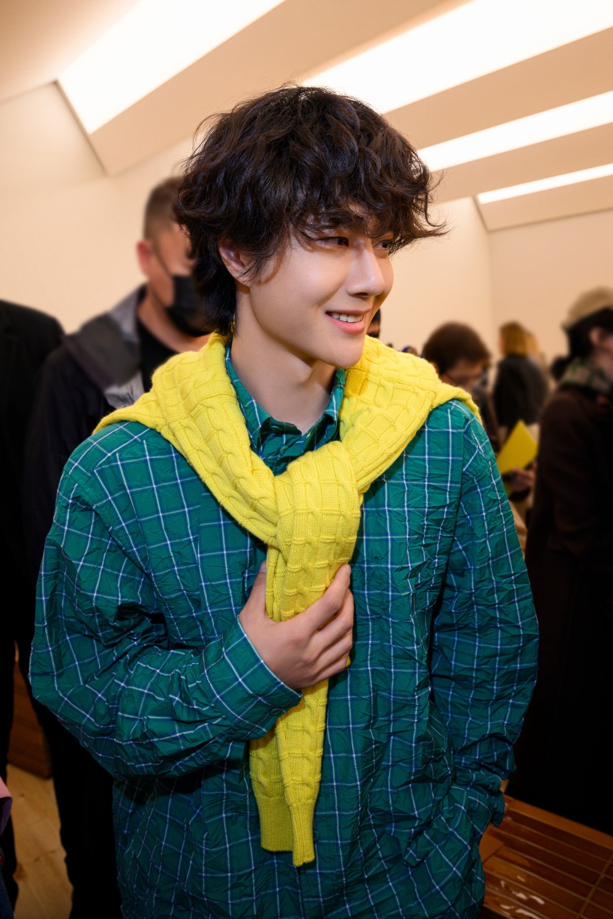 王一博巴黎时装周惊艳亮相 演绎自然诗意时尚