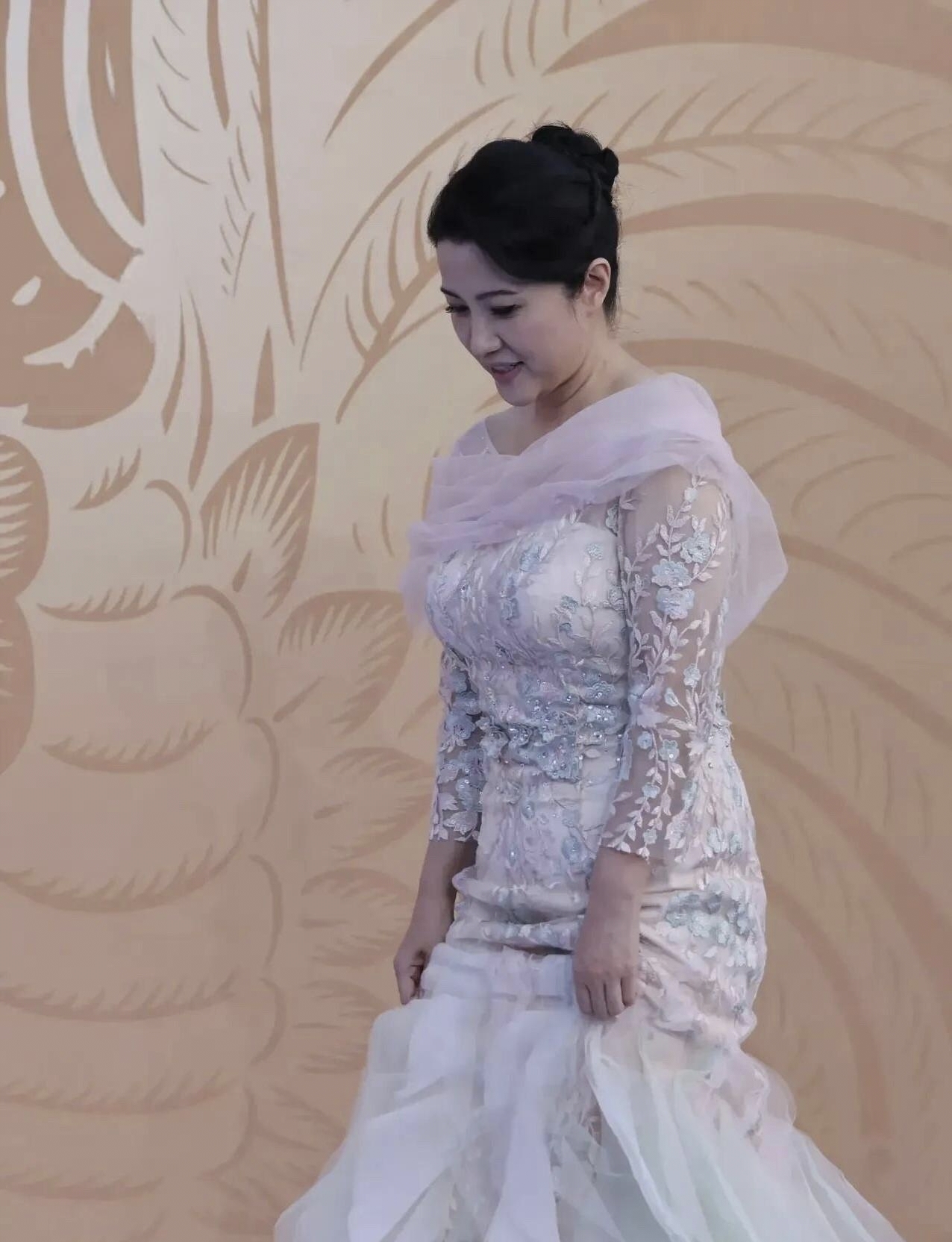 她尽管长胖了模样也不算惊艳但一直都是那种耐看型的女演员