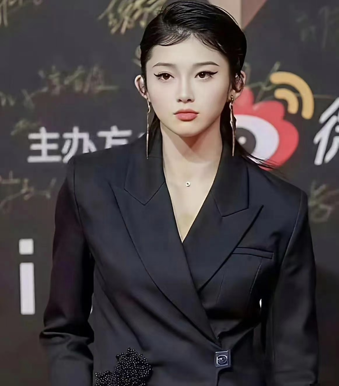 吴艳妮和孙杨罕见同框身高175的吴艳妮都变娇小了