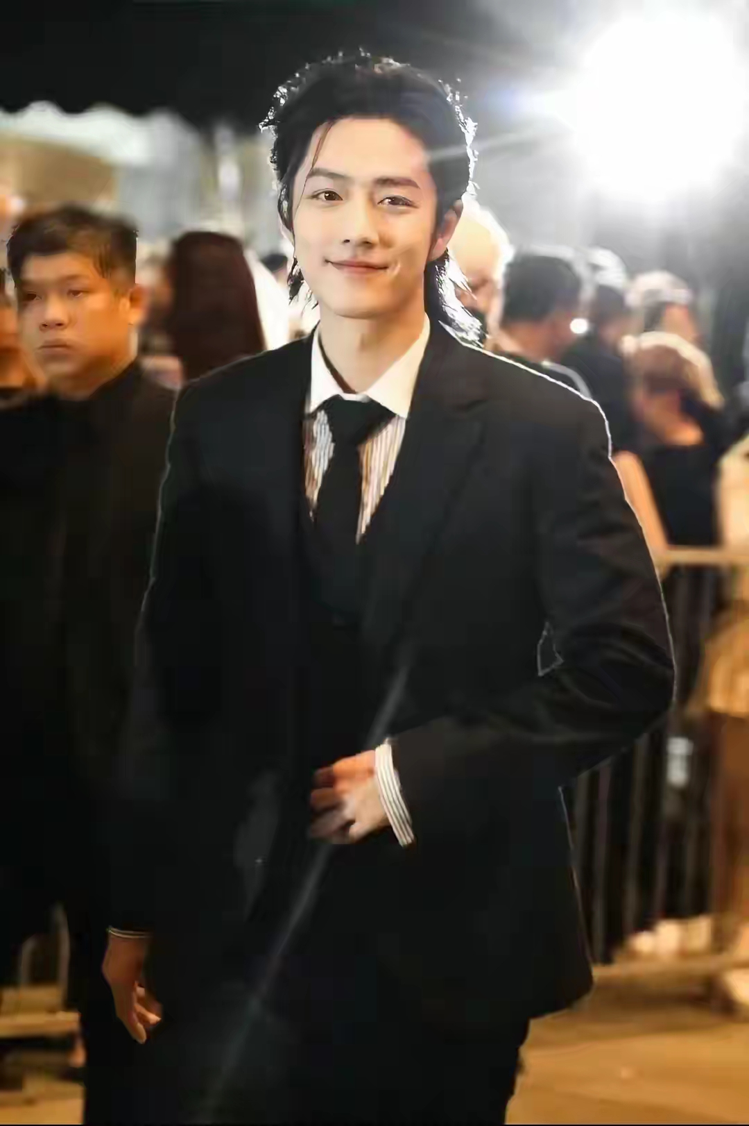 被肖战新加坡狼尾头打脸的瞬间