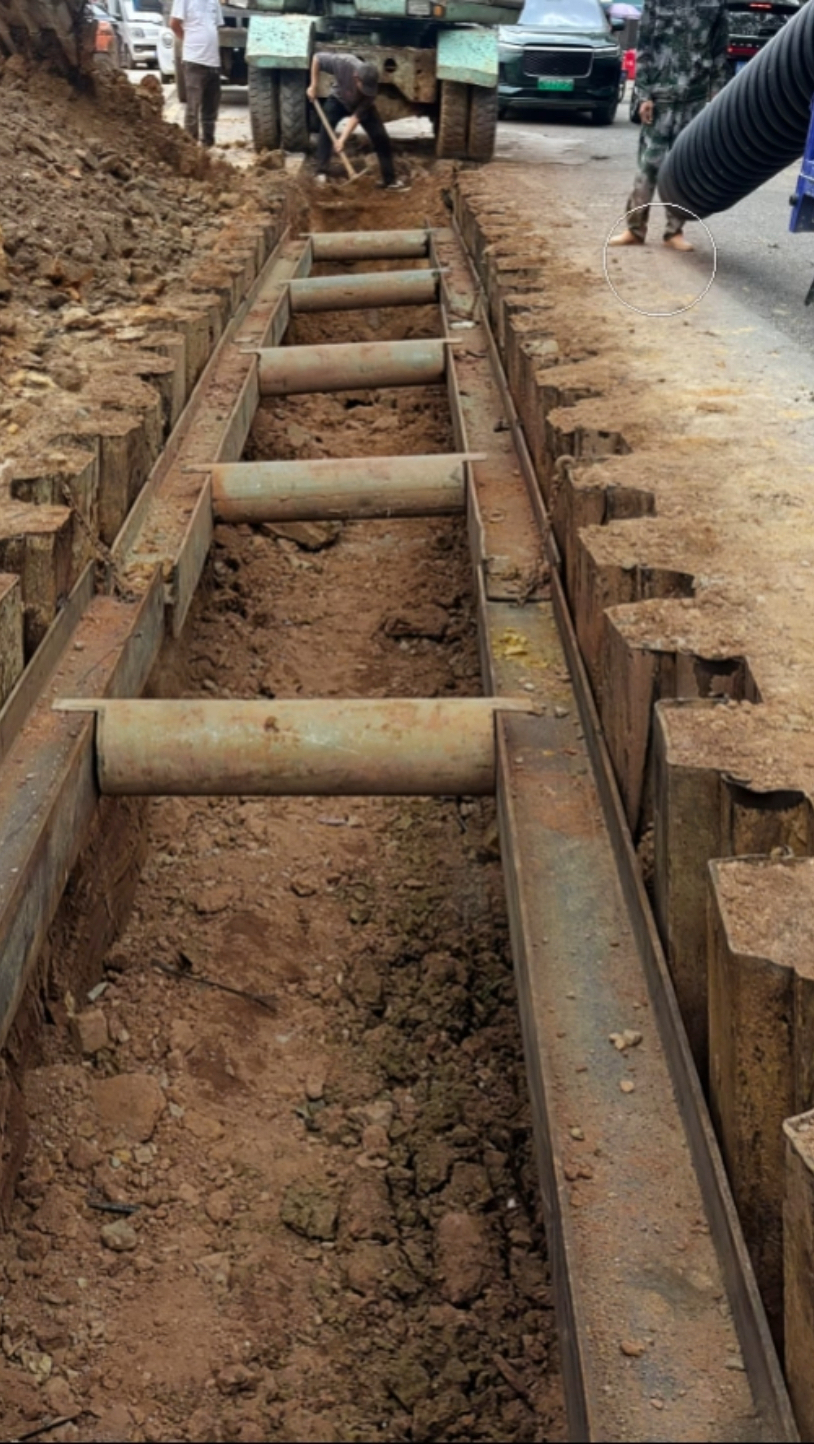 市政工程沟槽钢板桩支护