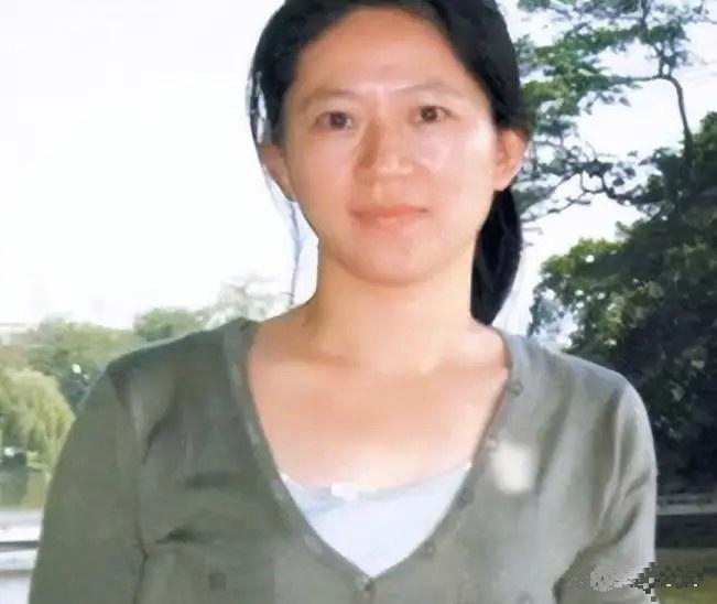 1957年6月,渡边泰子在东京杉并区出生,爸妈都是文化人,她爸渡边达夫在