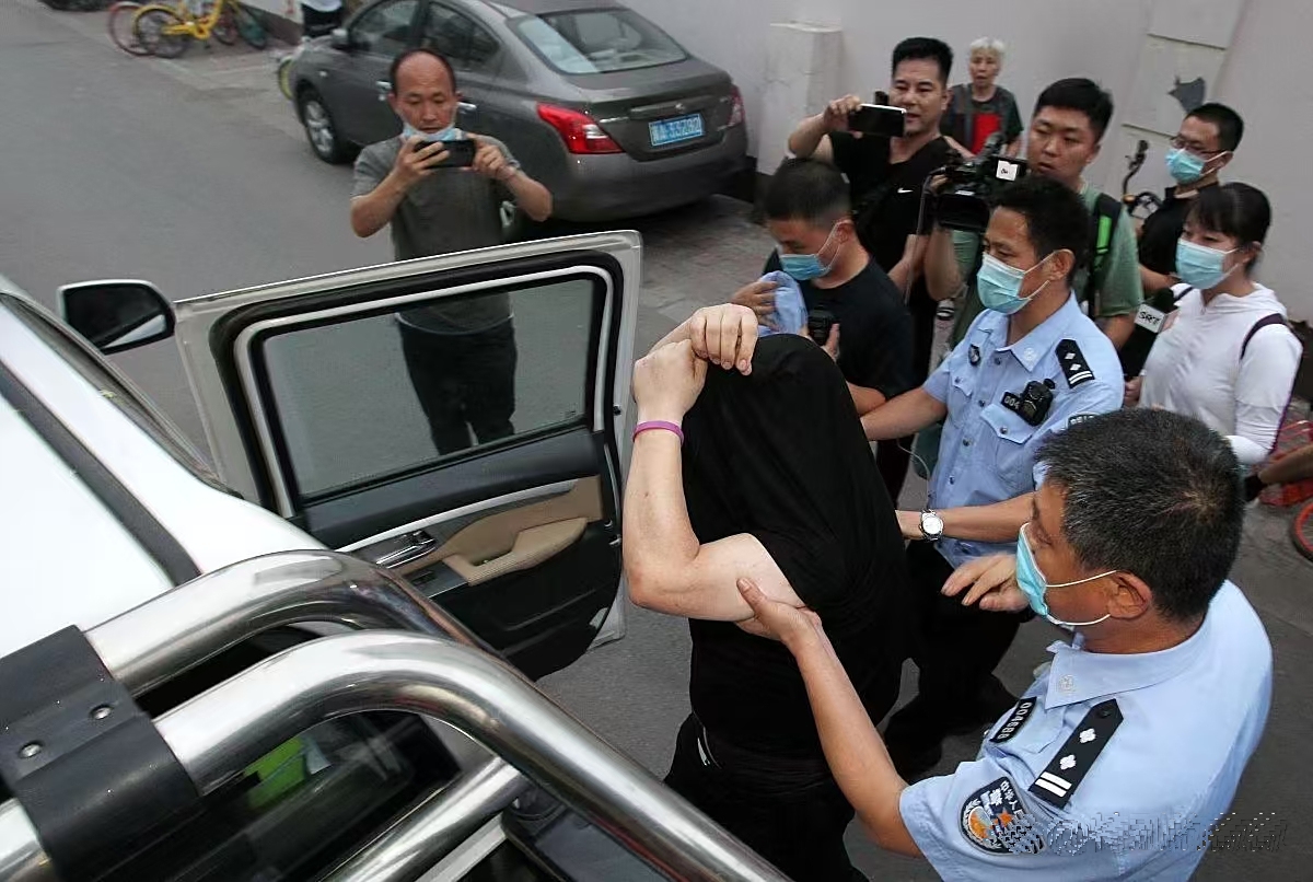 上海这地方,最近出了个特气人的事儿