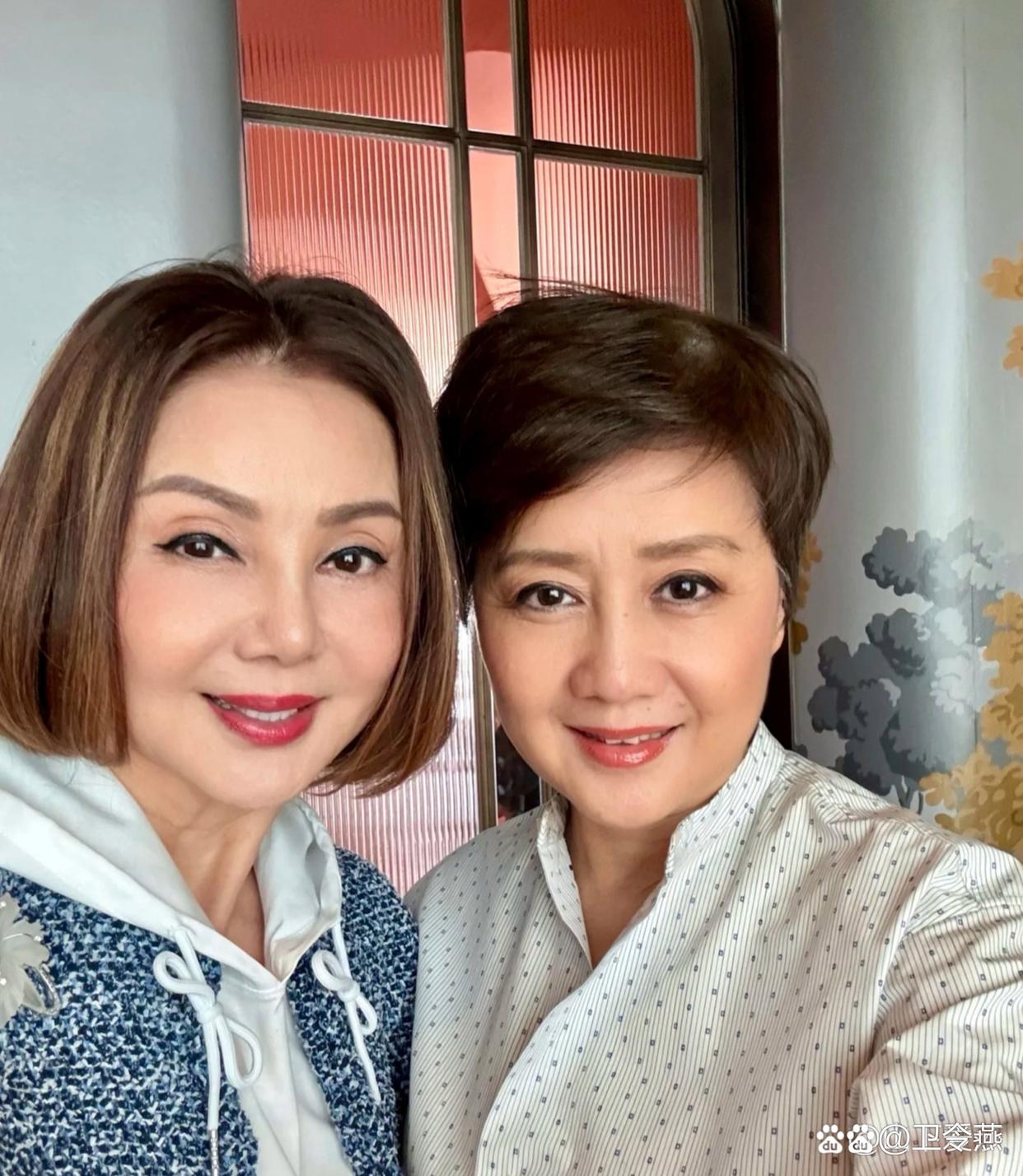 你看赌王四太梁安琪64岁了笑起来还是甜丝丝的娃娃脸嫩得像刚剥壳的