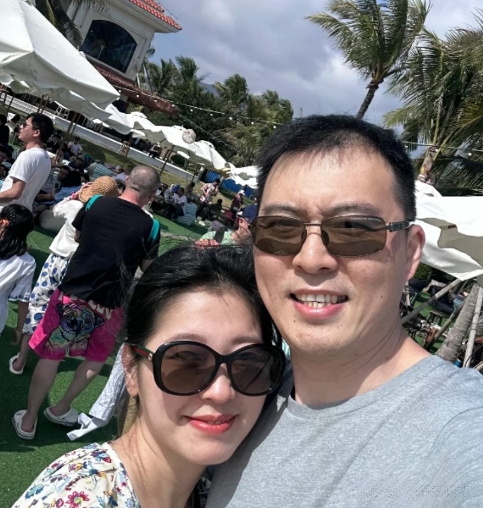 小两口想着出去浪7天,把刚满周岁的女儿交给奶奶带,回来正好陪孩子