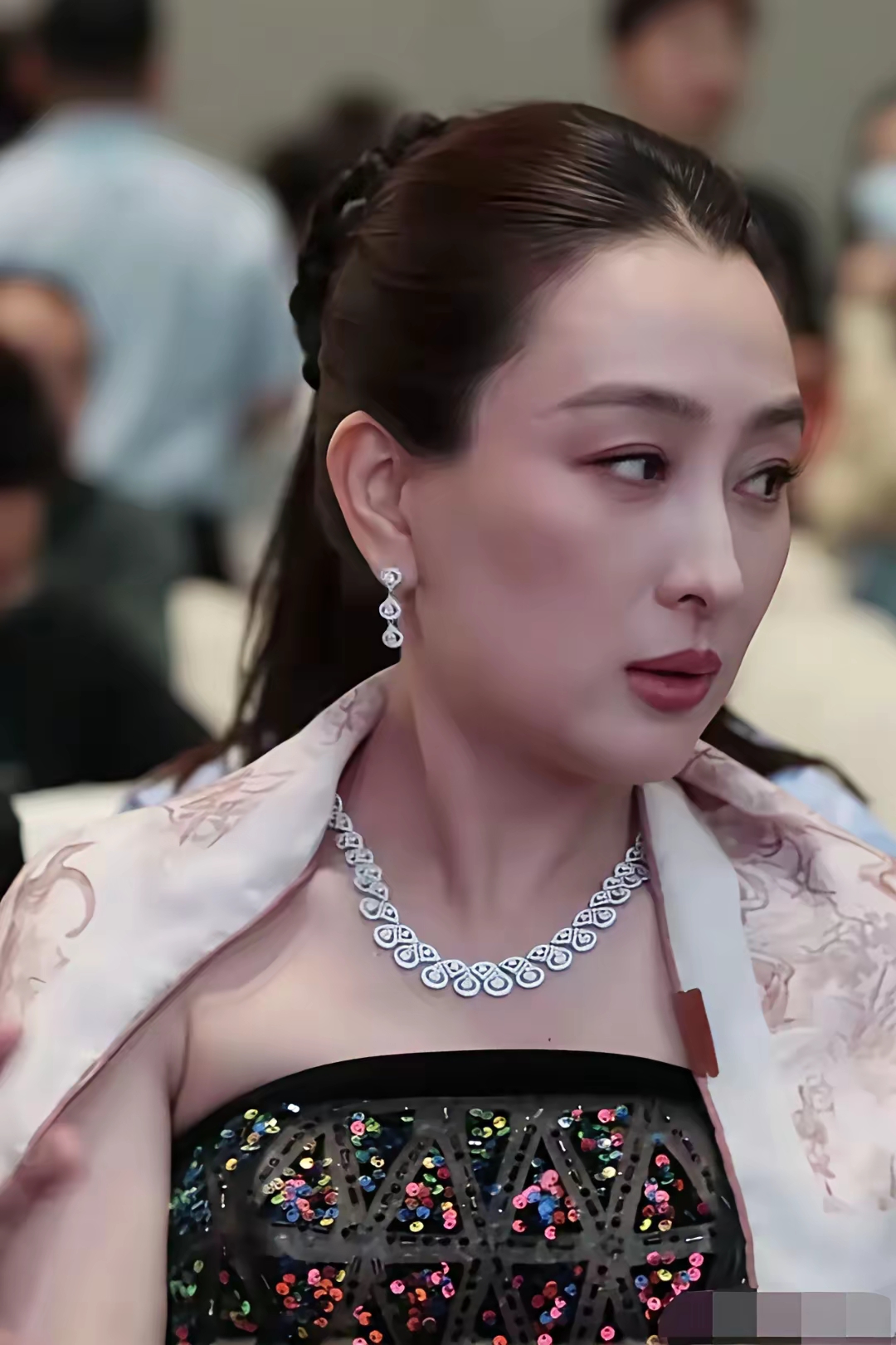 就算到现在,也比一般的女明星好看呢