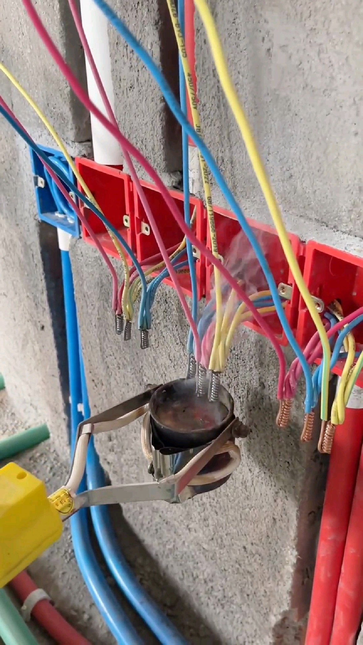 家装水电安装#电线接头,全屋有必要挂锡吗