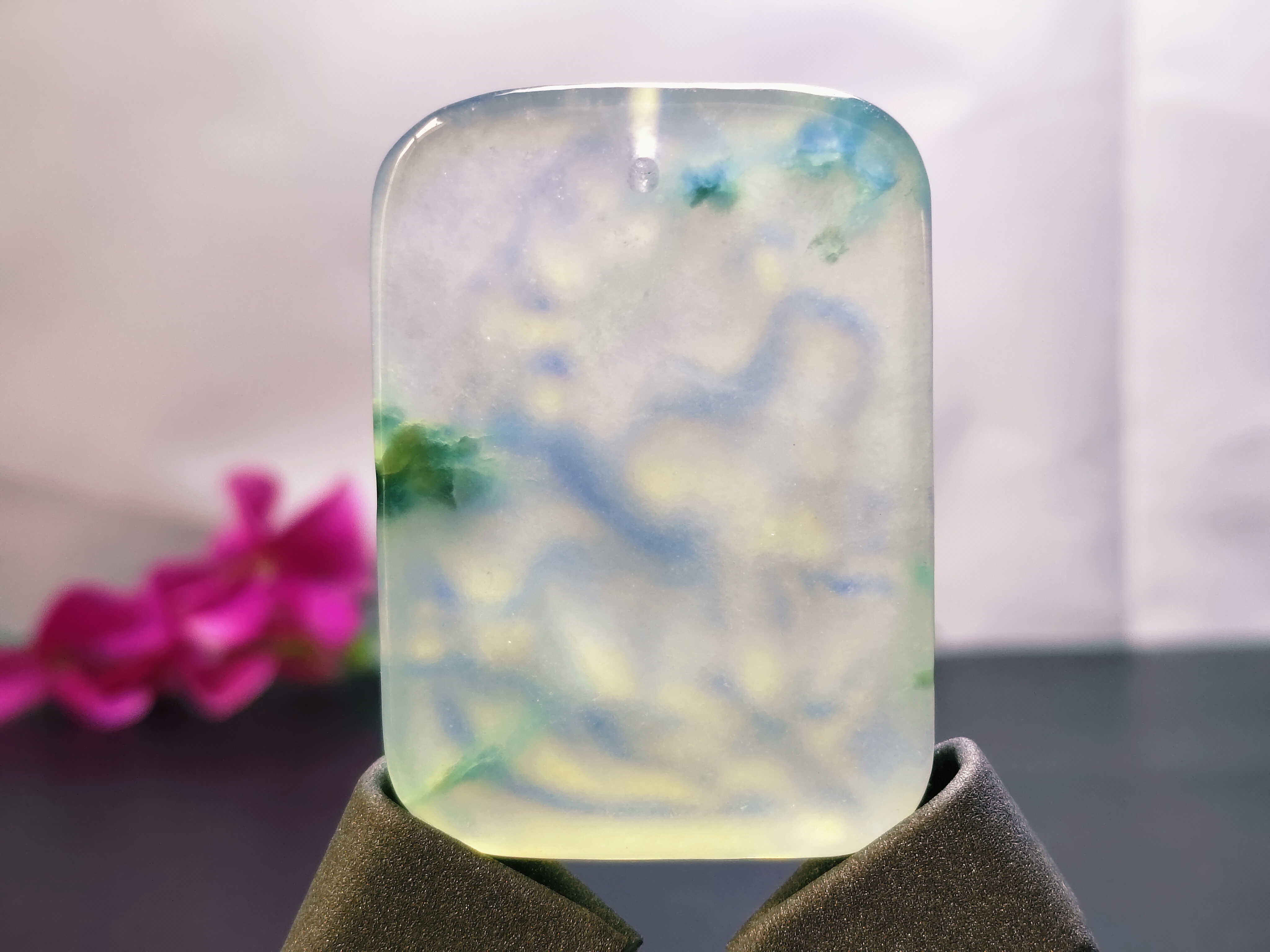 顶级龙石种飘花翡翠牌子挂件感兴趣的话点"我想要"和我私聊吧