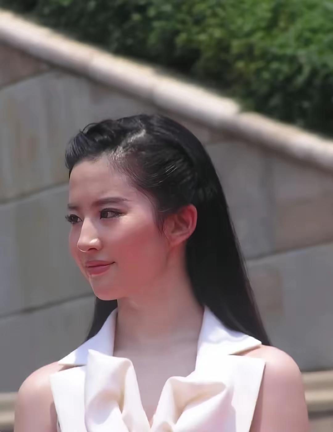 哇原来刘亦菲没有耳垂耶我发现很多顶级大美女都没有耳垂呢