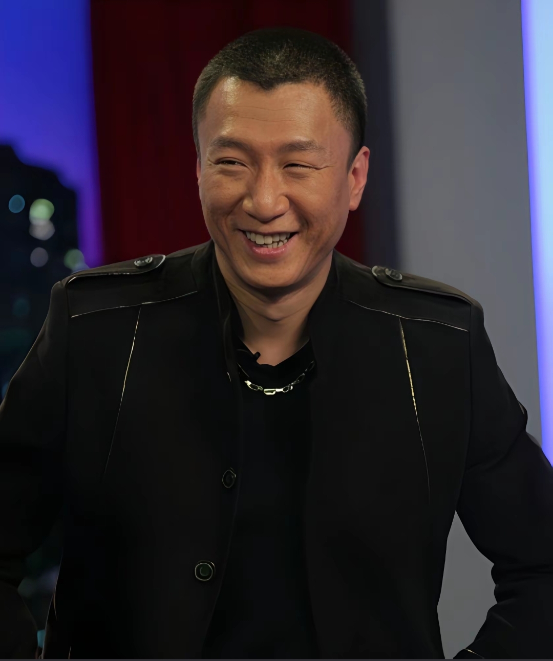 2008年拍《潜伏》时,孙红雷觉得姚晨演得不好,冲她大骂:"你榆木脑袋啊