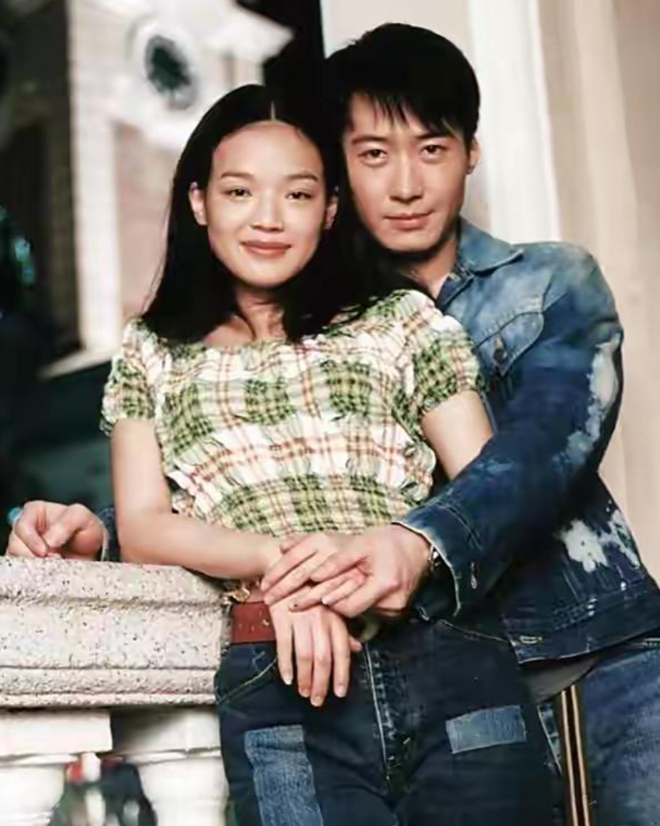 老照片记录着往昔,那是舒淇和黎明恋爱时留下的亲密合影