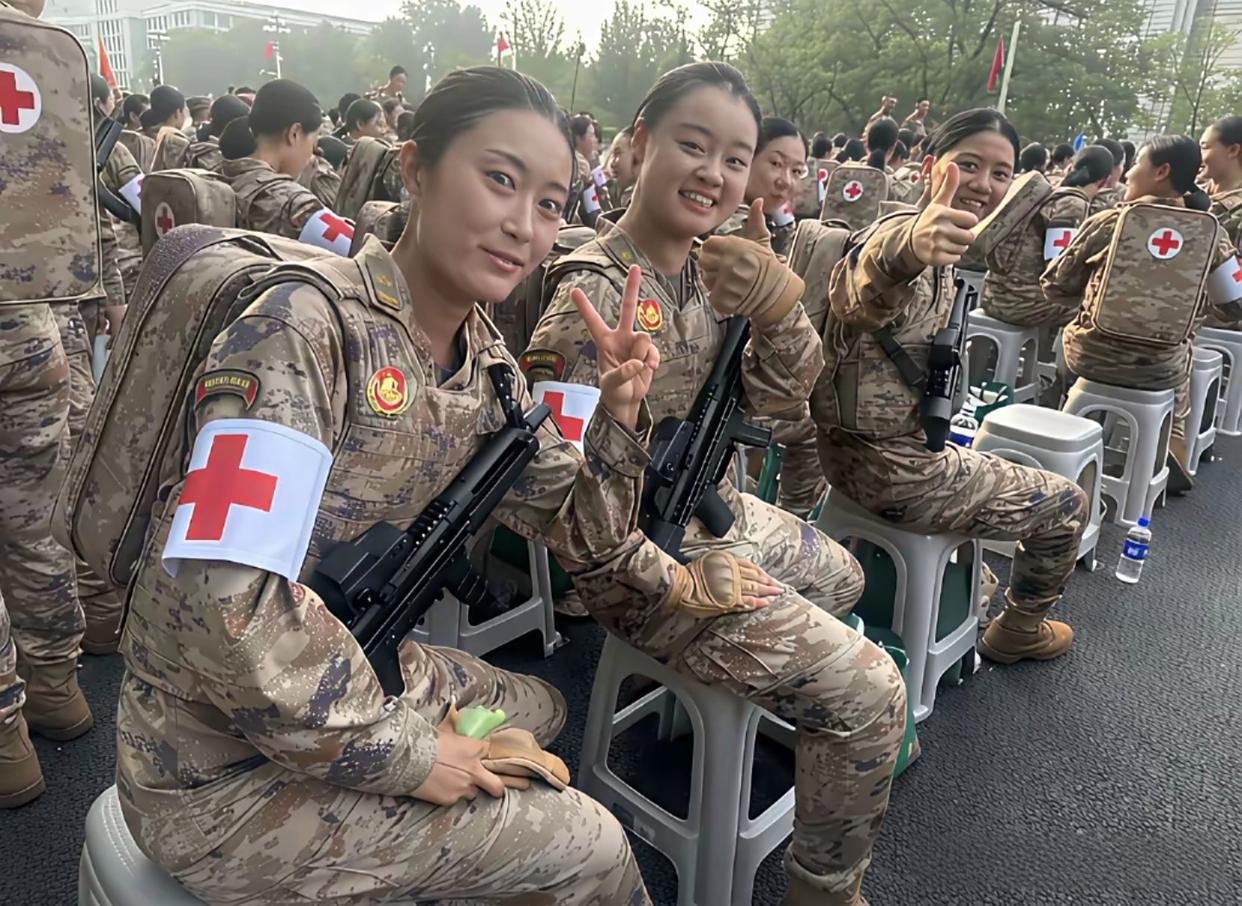 训练场上挥洒汗水,执行任务时冲锋在前,用行动诠释着"巾帼不让须眉"的