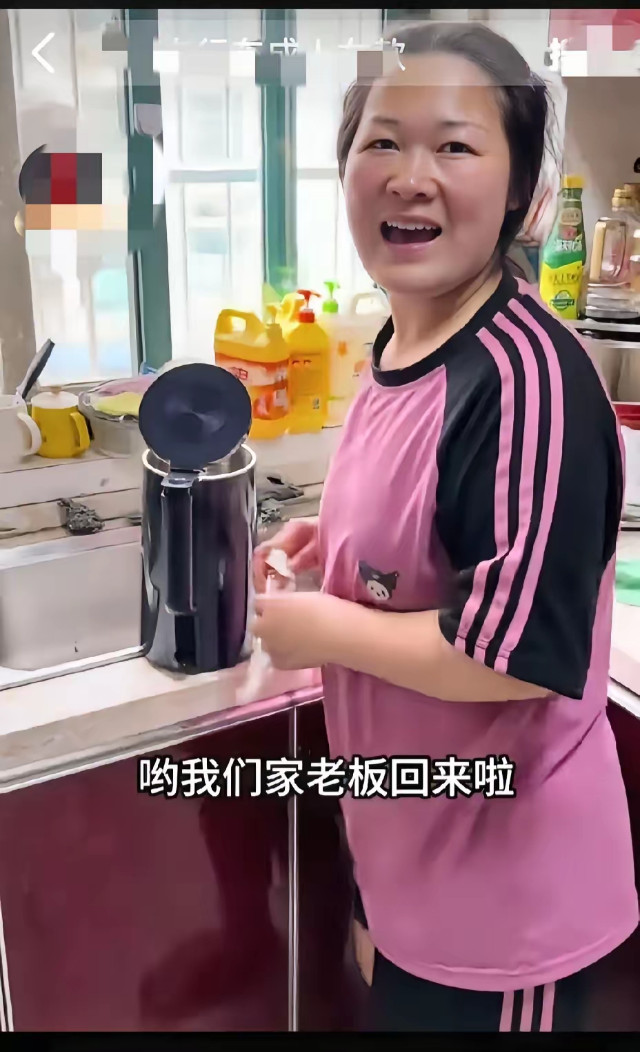 温柔夹子音 灿烂的笑脸 小玉并不是天生的爱笑 听听小玉说: "但是我不