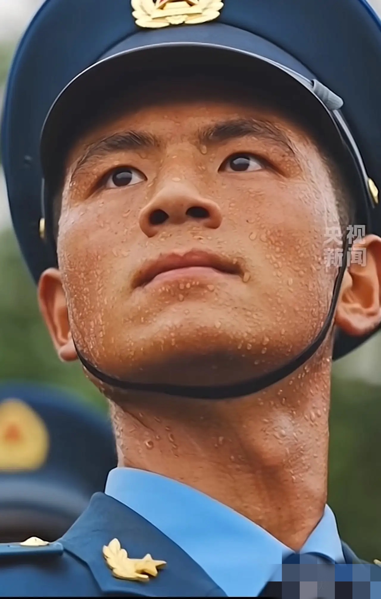 标兵:他们在烈日下,穿着礼服,扛着枪要纹丝不