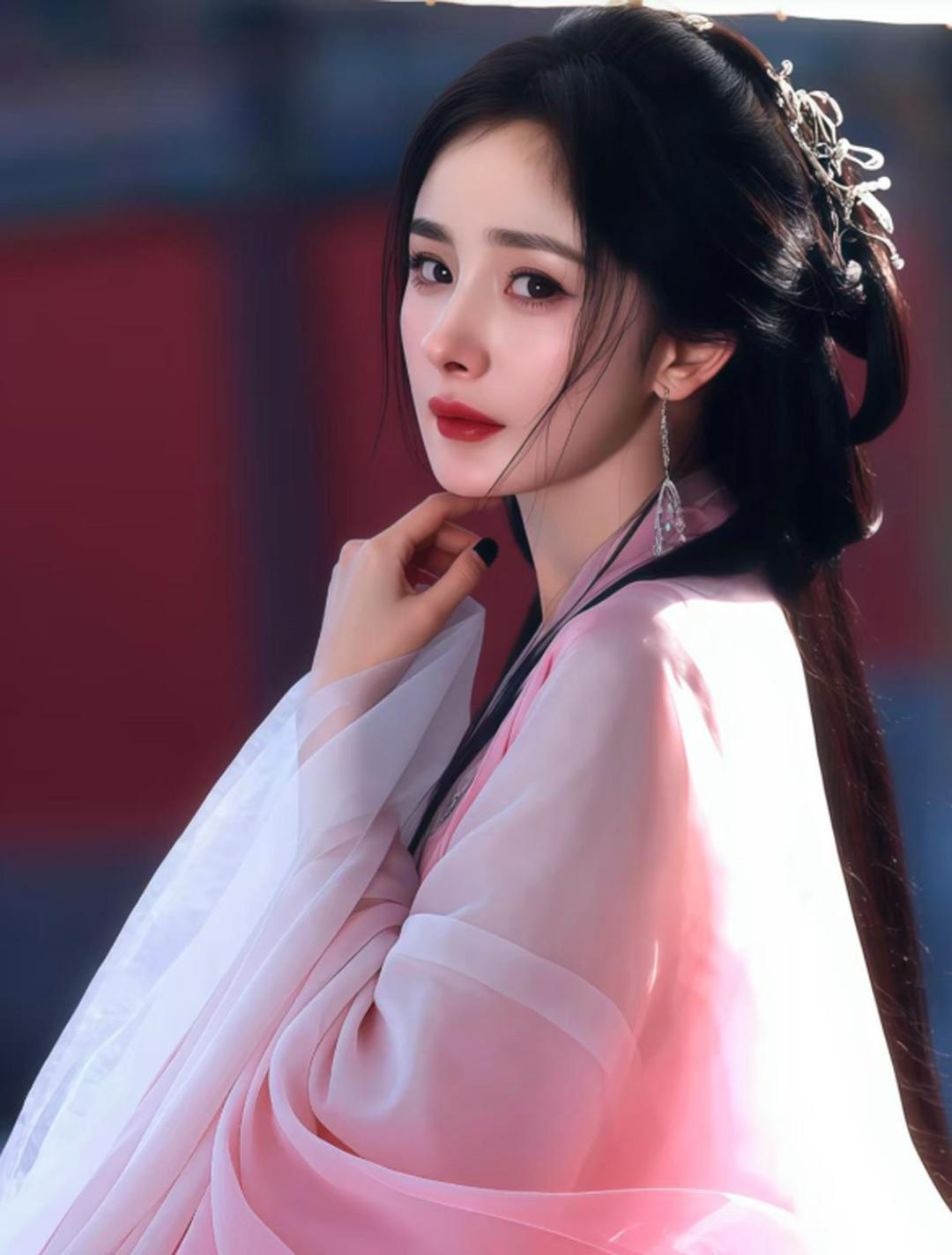 杨幂这操作确实挺让人意外的主动让位这事粉丝心疼也能理解毕竟排