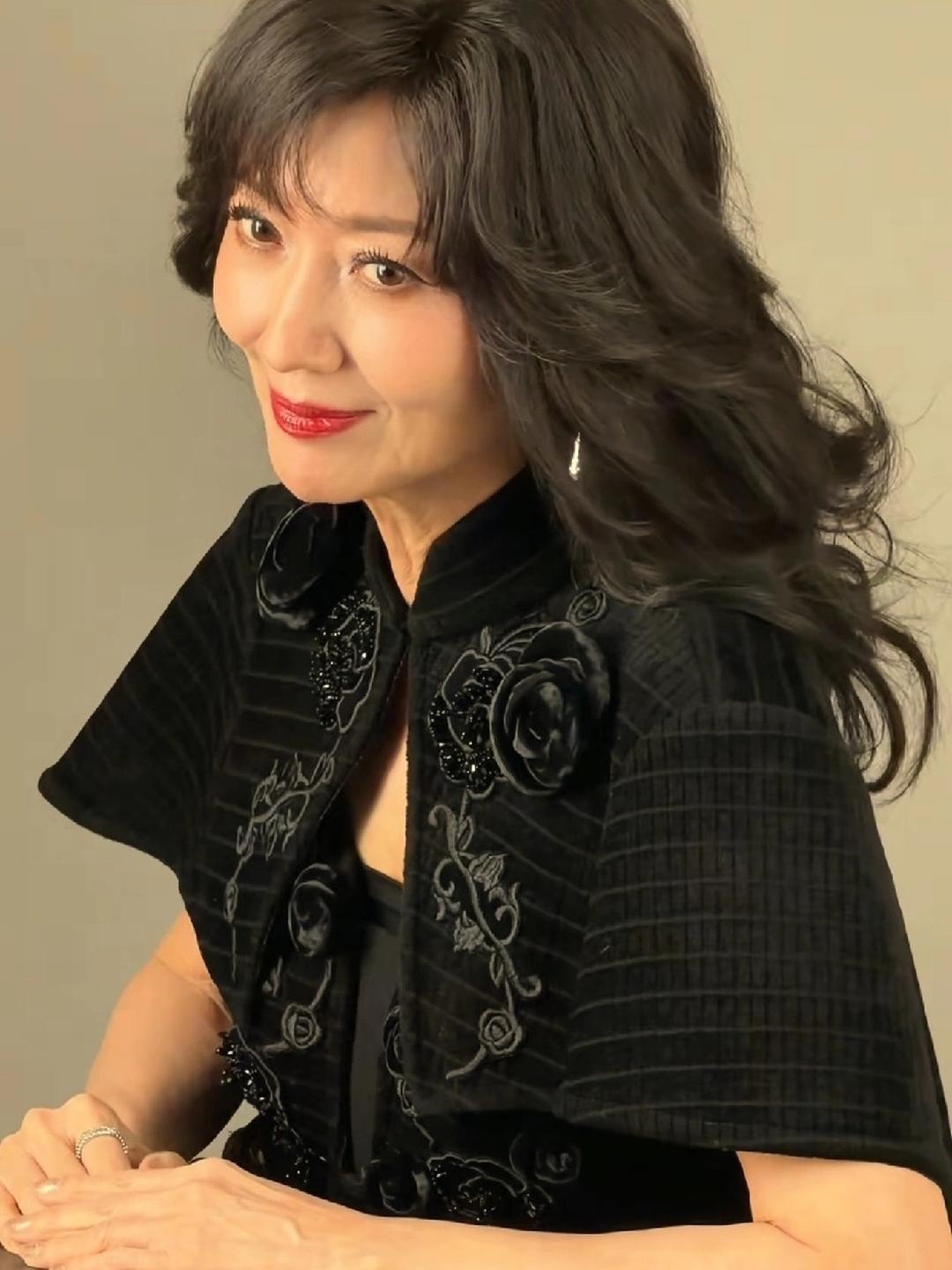 不老女神赵雅芝姐姐几十年过去了感觉她的样子压根没怎么变化香港