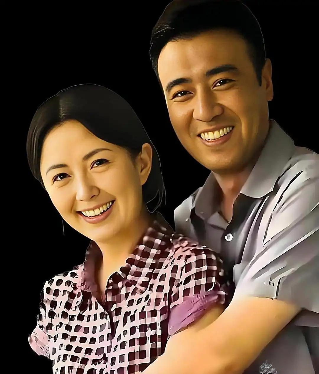 嘿你知道不于和伟抱着的是他老婆宋林静可不是杨童舒哟