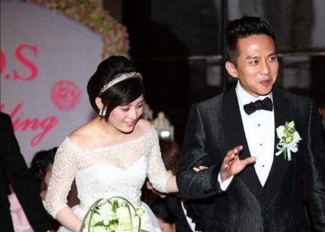 2011年,邓超和孙俪大婚当天,佟大为在婚礼现场喝