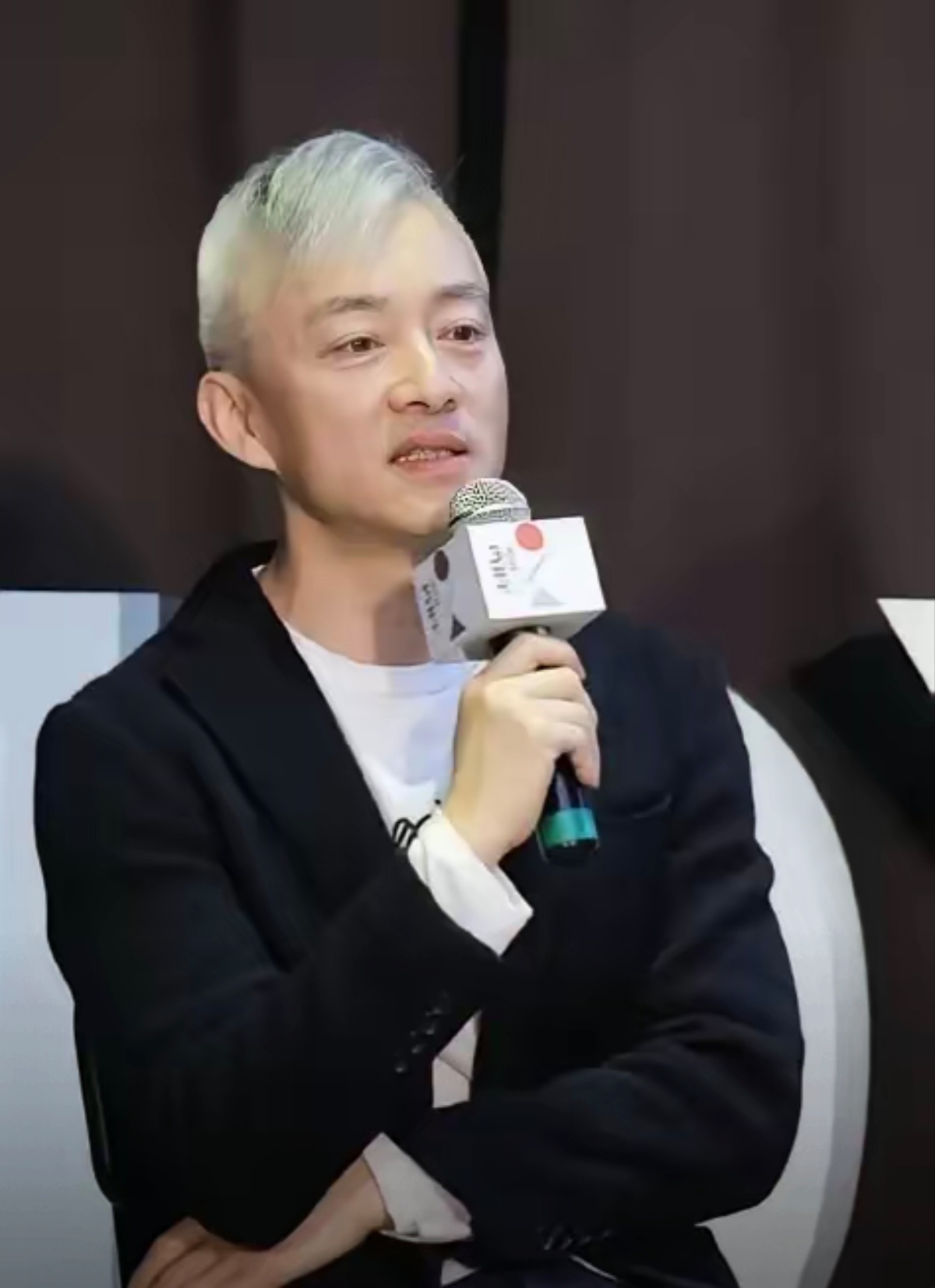 这下可热闹了全网都知道了