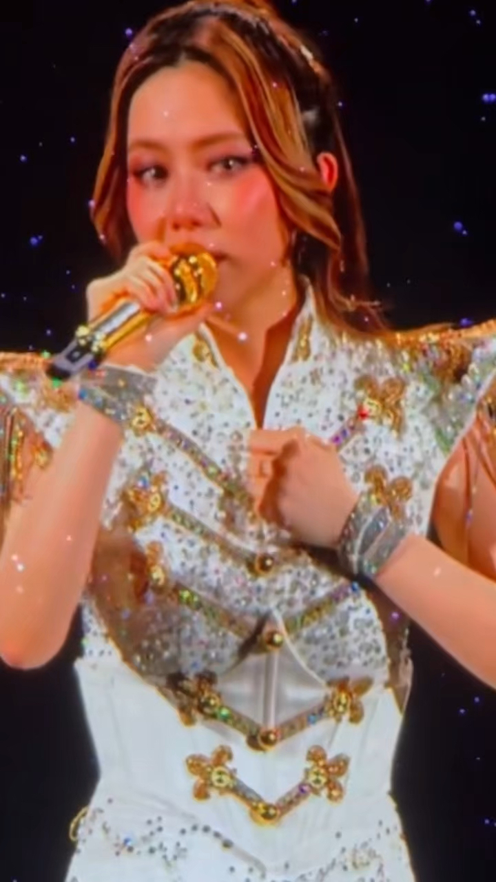 邓紫棋演唱会哭了!感怀方大同的离开,一秒泪崩了